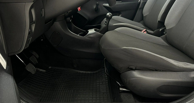 Toyota Aygo cena 35900 przebieg: 119417, rok produkcji 2019 z Grójec małe 781
